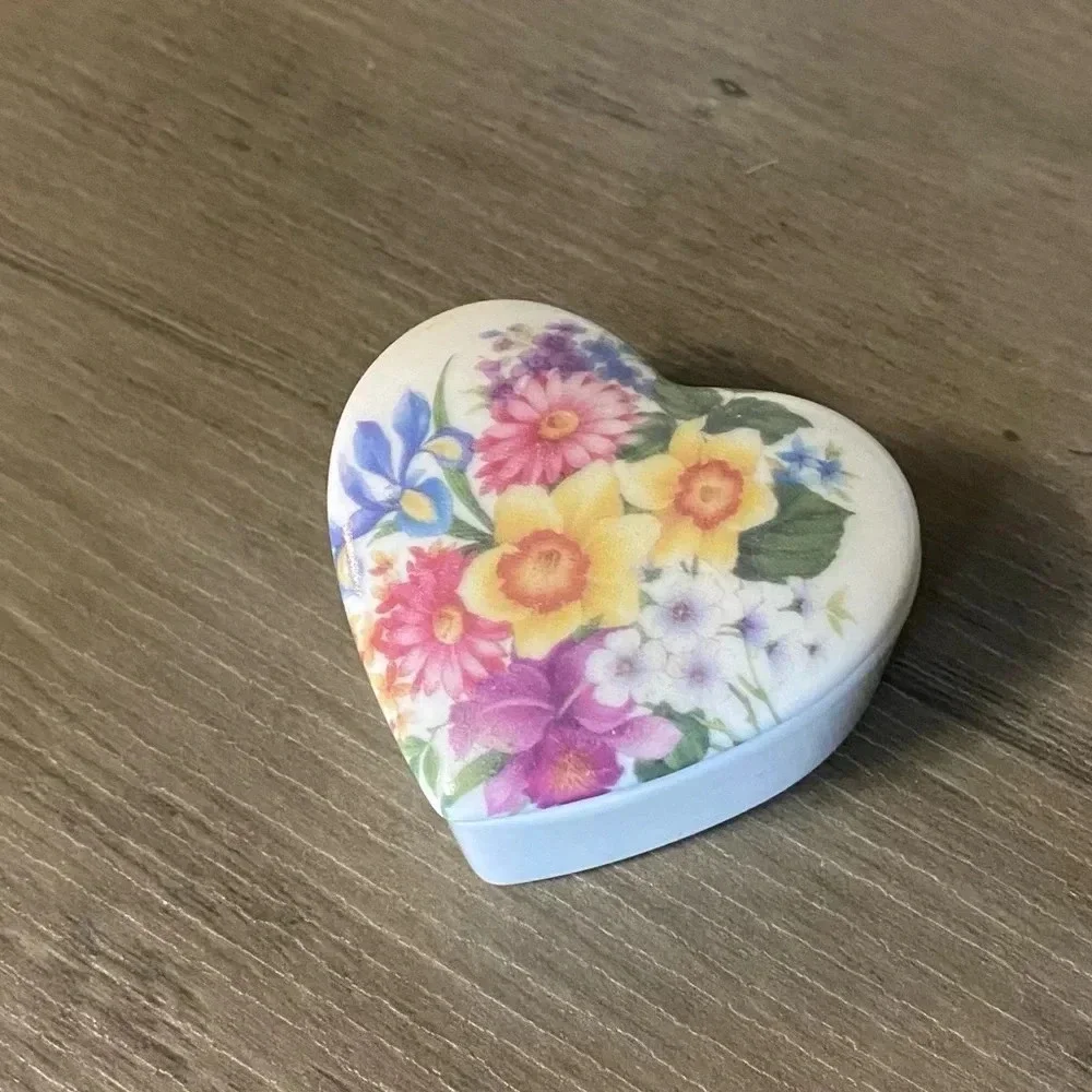*Vintage* Chamart Limoges France Porcelain Heart Trinket Jewelry Box
